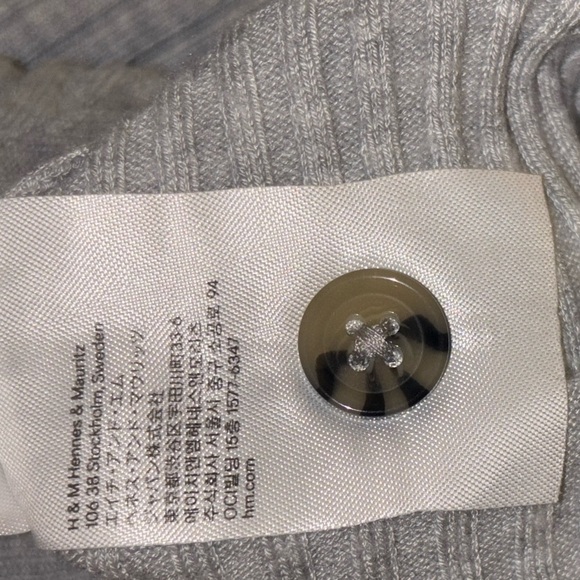 H&M Ribbed Grey Button Sweater - Picture 4 of 4